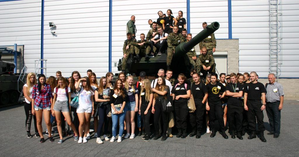 Uczniowie klas mundurowych na MSPO Kielce 2016 r.