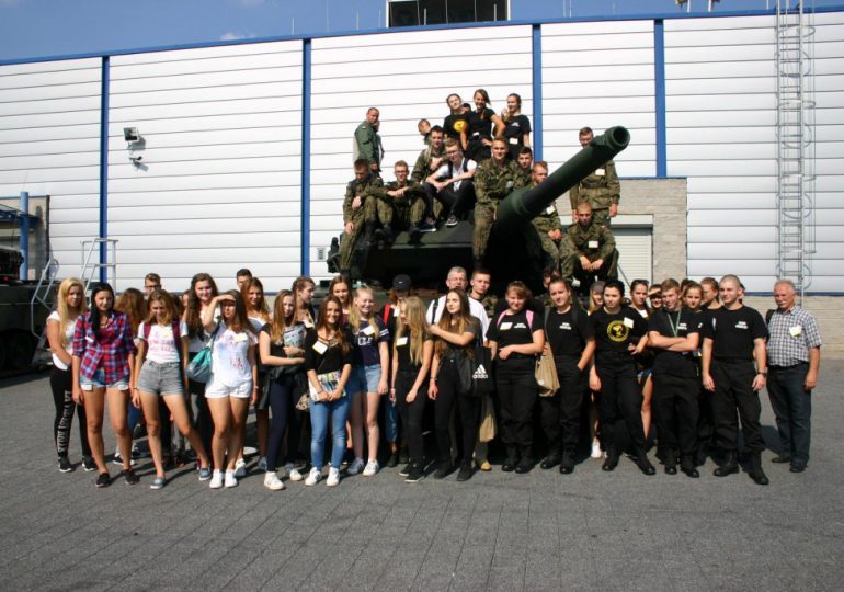 Uczniowie klas mundurowych na MSPO Kielce 2016 r.