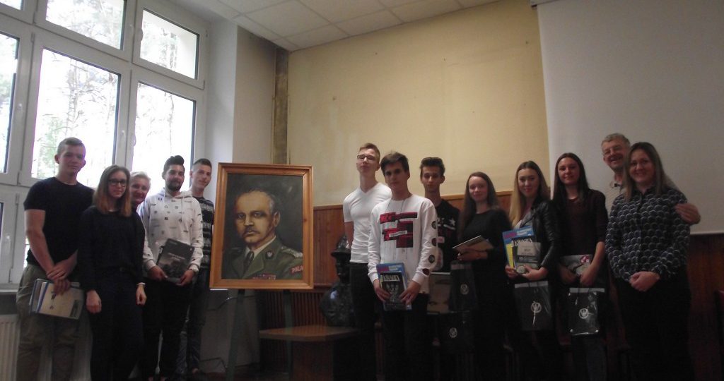 Szkolny Konkurs Historyczny „Żołnierze Sikorskiego – polski czyn zbrojny w II wojnie światowej. Ludzie - sprzęt – wydarzenia” finał