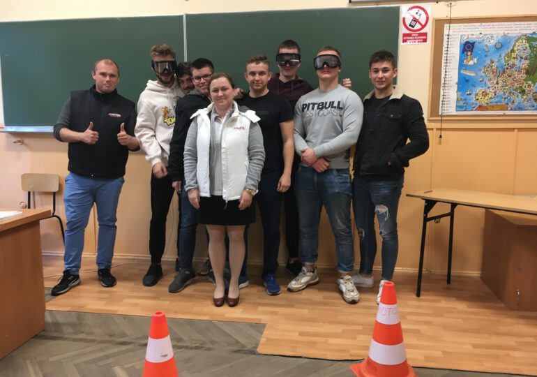 „Nie bądź dzbanem drogowym”