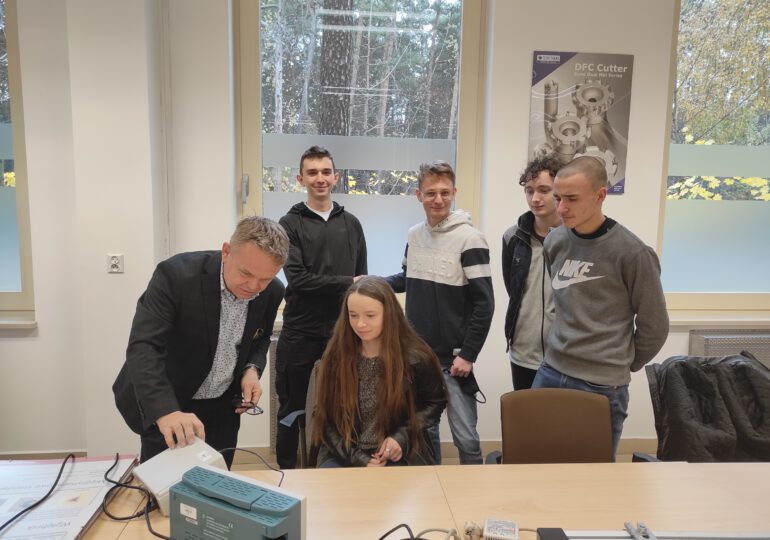 Warsztaty z cyfrowego przetwarzania sygnałów dla uczniów Zespołu Szkół nr 1