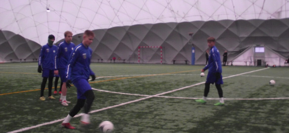 Trening piłkarski klasy mistrzostwa sportowego