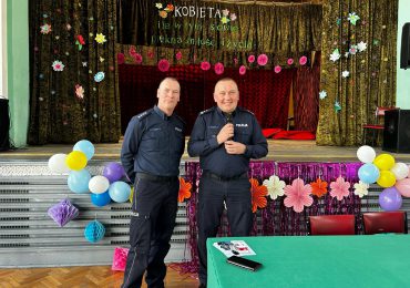 Spotkanie komendanta KPP w Stalowej Woli z klasami policyjnymi