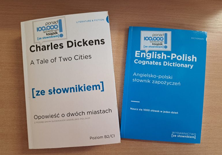 Dar od Wydawnictwa [ze słownikiem] dla szkolnej biblioteki