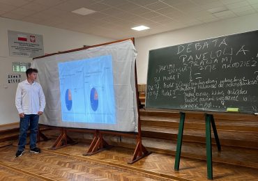 Debata szkolna „Jakimi sprawami dzisiaj żyje młodzież”